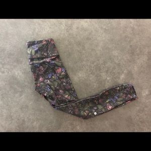 Lulu - NWOT - floral 7/8 tight